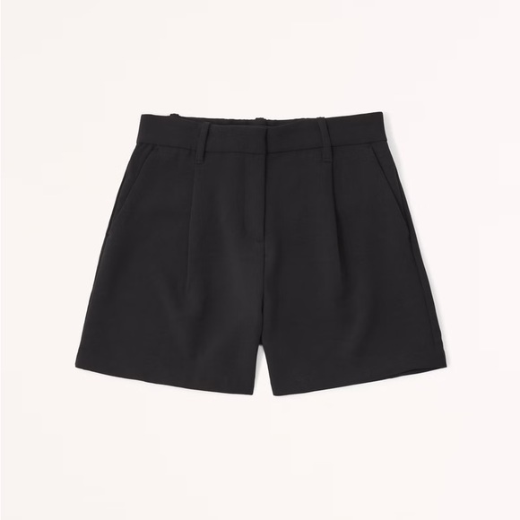Abercrombie & Fitch Pants - Abercrombie High Rise Premium Crepe Tailored Short in Black — Size M